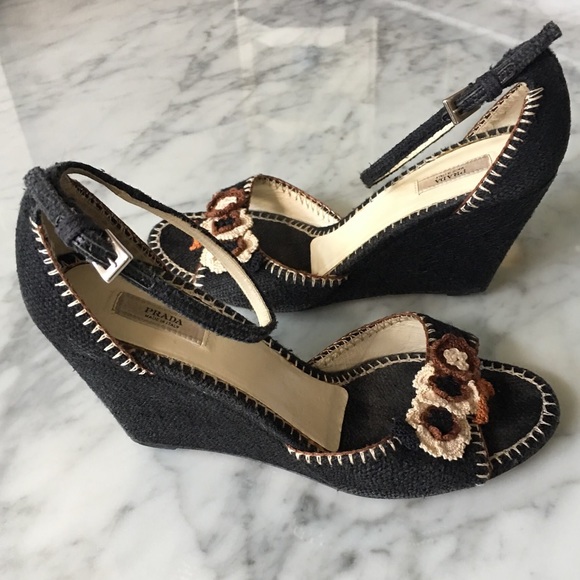 Vintage PRADA Black Tweed and Crochet Flower Appliqué Ankle Strap Wedge Sandals - Picture 2 of 6